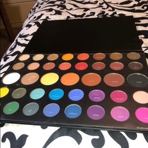 James Charles pallet